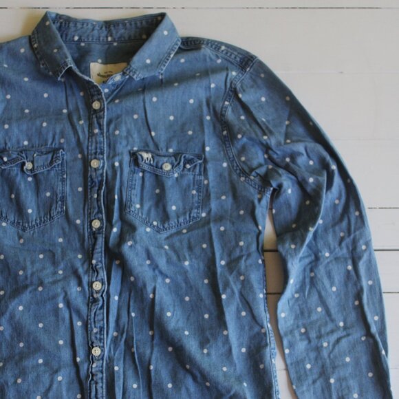 Abercrombie Kids Denim Chambray Button Down With Polka Dots - Picture 1 of 7